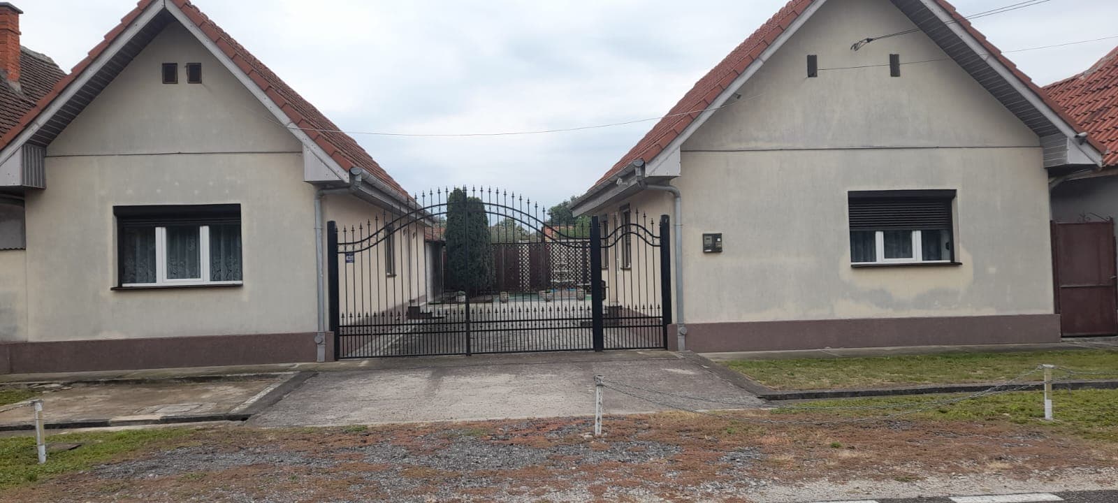 Maison meublée avec chauffage central — prête à habiter