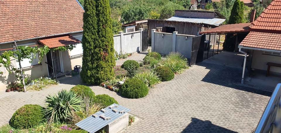 Propriété moderne prête à habiter — 450 m² de constructions